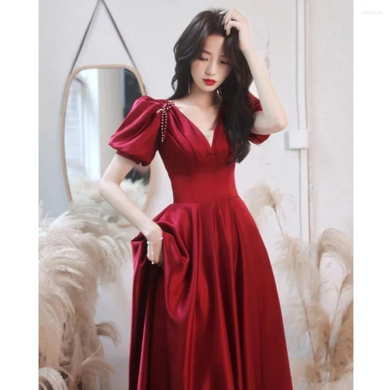 Runway Dresses A Line Burgundy Satin Prom Dress V Neck Pleat Bow Pearl With Puff Sleeve Vintage Long Simple Formal Party Celebrity Evening