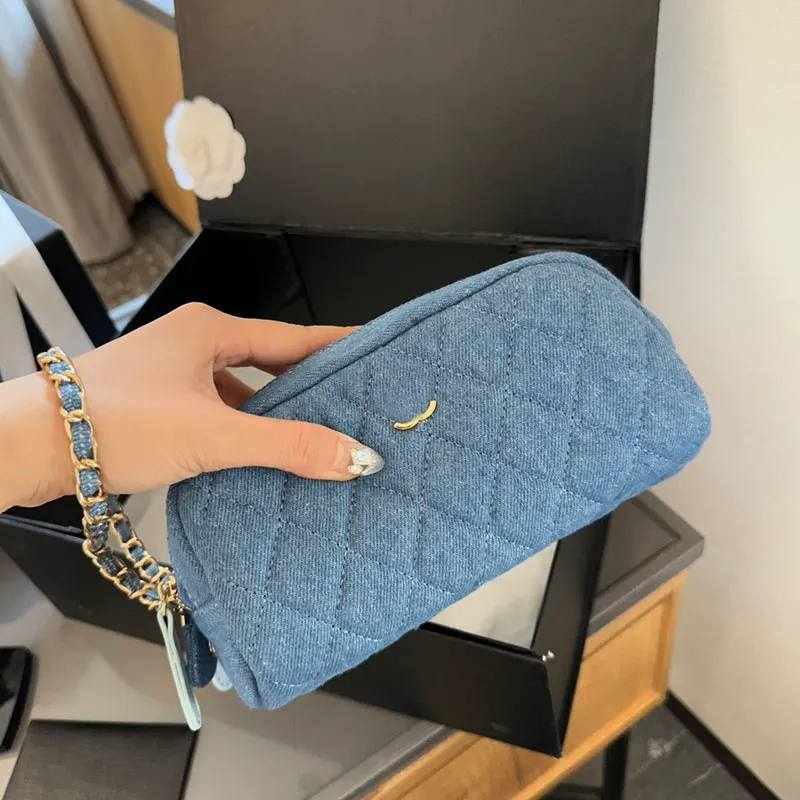 24c Designer Femmes Sac de maquillage en jean Sacs de lavage de voyage 20 cm Caviar Cuir Matelasse Chaîne Diamond Piltor Double Zipper Soft Cosmetic Purse Sacoche Daily