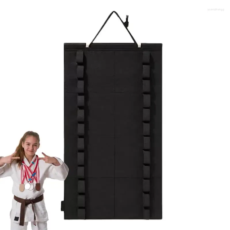 Caixas de armazenamento Taekwondo Belt Display Mounting 12 Belts Karate Rack Organizador de artes marciais