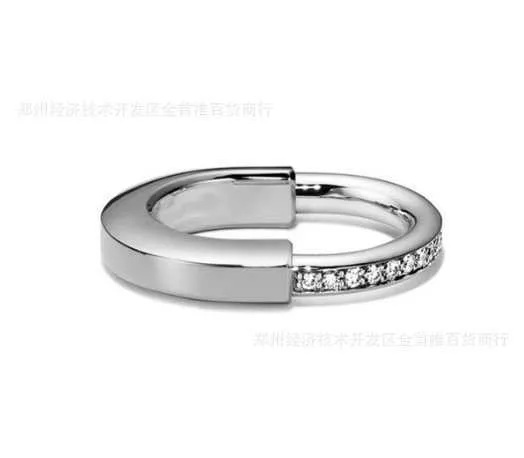 Designer tiffay and co s925 argent V or matériau navettage conception personnalisée sens bague en diamant en forme de U