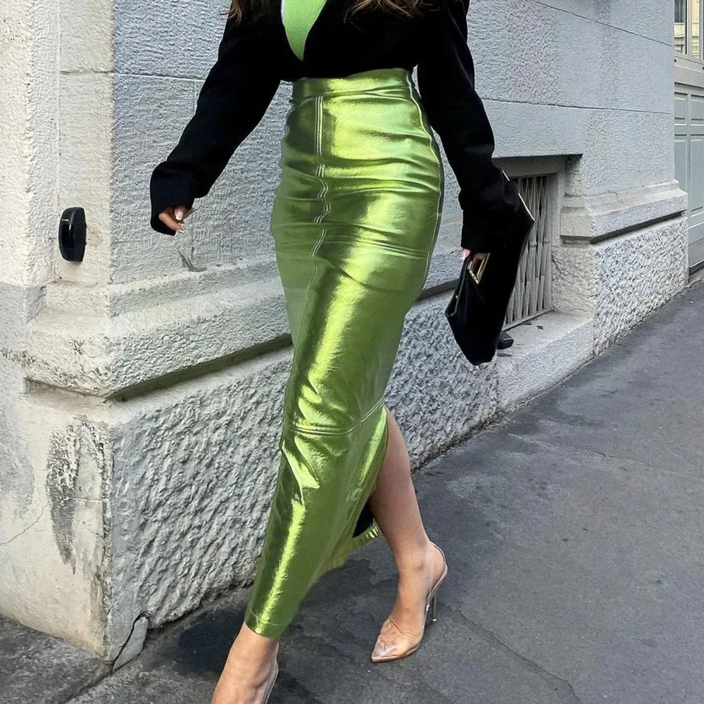 Зеленая юбка цвета металлик, серебристая, с высокой талией, из искусственной кожи, на бедрах, миди, с длинным разрезом, макси, блестящие юбки, вечерние Y2K, уличная одежда в стиле гранж 240227