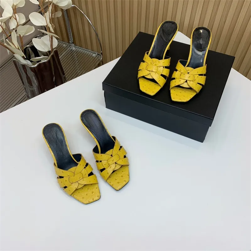 2024 Högkvalitativ kvinnors sandaler Brand Designer Sandaler Kvinnor Gunuine Leather Slipper High Heel Sandal Classic Flat Slides Beach Slipper Box Size 35-42