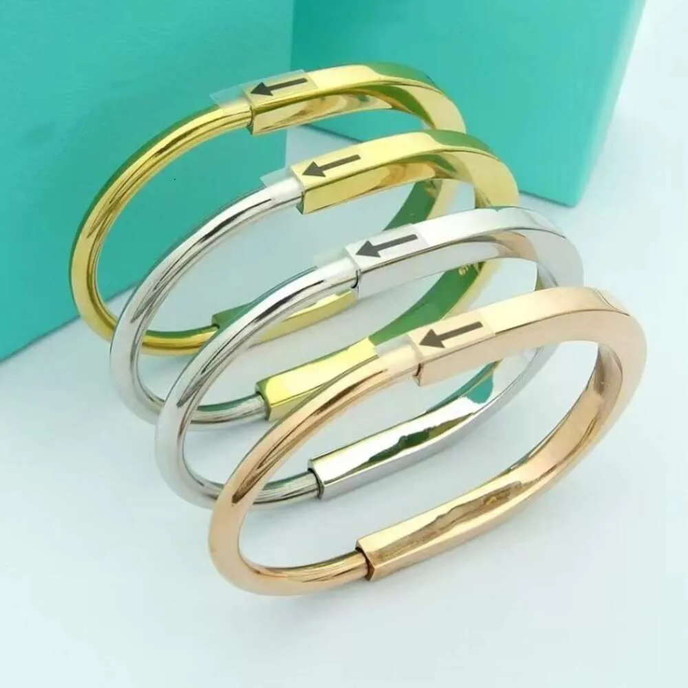 Designer Set Tiffanybracelet Women T Family Horseshoe Shaped Titanium Steel Rose Gold Armband smycken