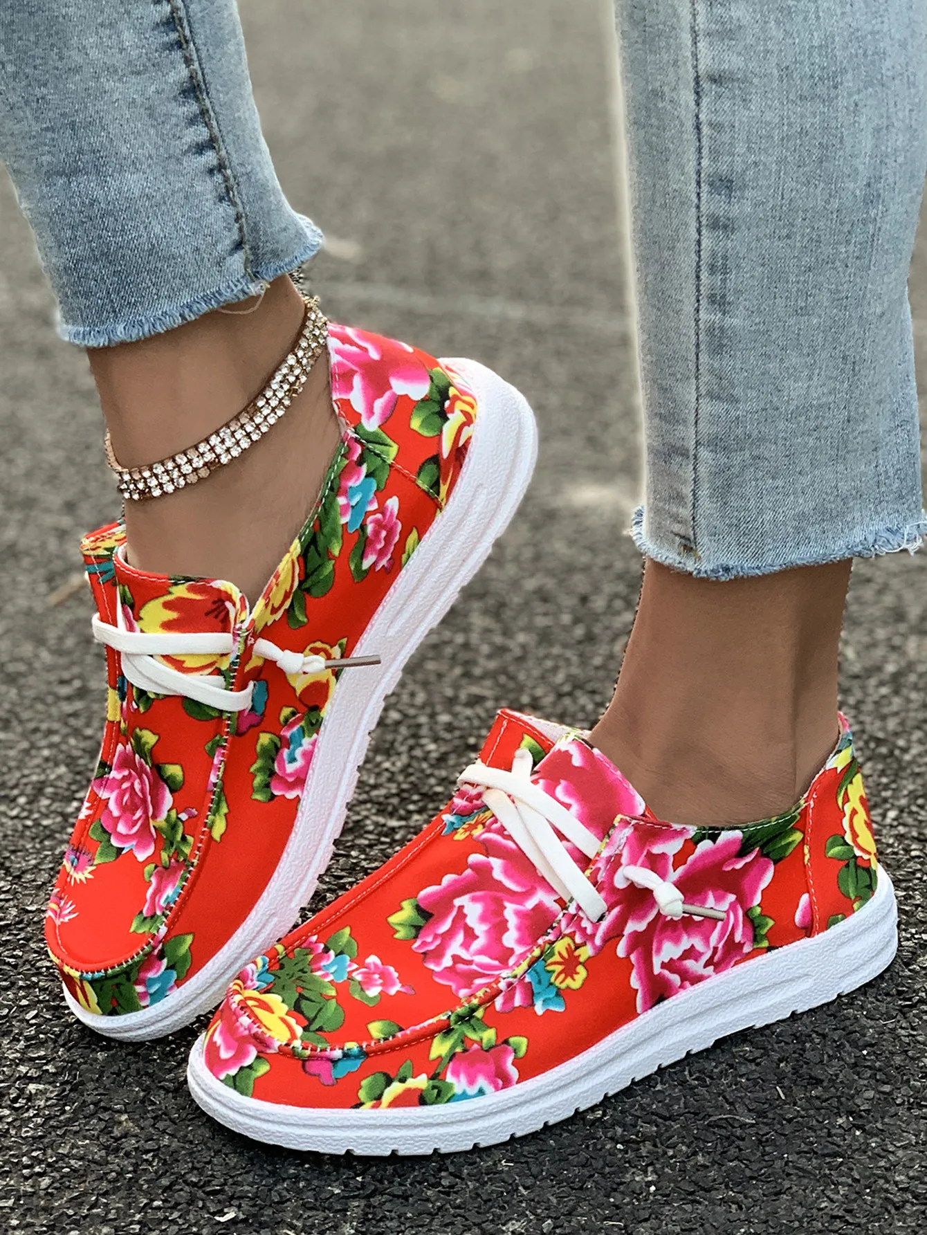 Im Frühjahr 2024 sind die neuen großen Freizeitschuhe für Damen mit runden Köpfen und großen Blumen in Nordostchina Freizeitschuhe.X9dt#