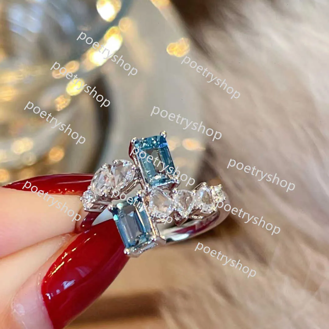 Anelli a fascia Fatti a mano Ins Anelli nuziali più venduti Gioielli di lusso Argento sterling 925 Taglio principessa 5A Zircone cubico Dolce carino Promessa Festa Donna Fascia di fidanzamento Aperta