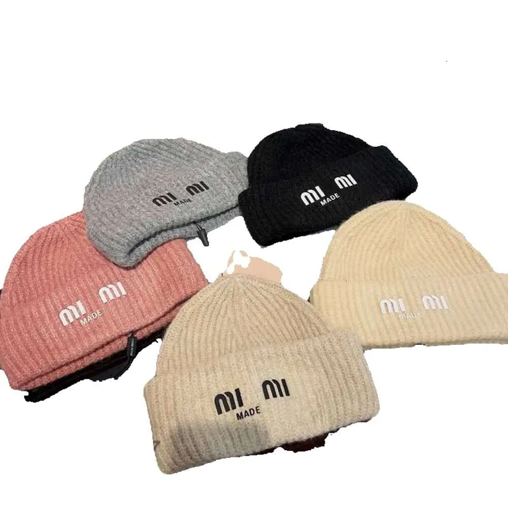 Winter Desingers S Warm Knitted Ear Protection Casual Temperament Cold Cap Ski Caps Multi-color High-quality Beanie Hats Couple Headwear9cja