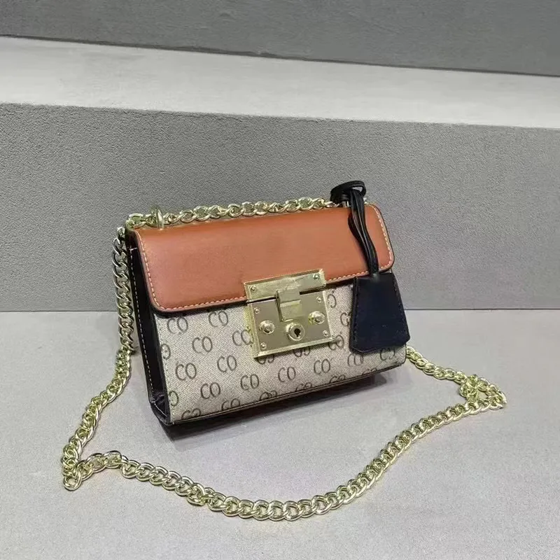 Schouder Crossbody Designer Stijlvol dames klein vierkant met gouden ketting is een onmisbare dagelijkse accessoire-cameratas voor geld