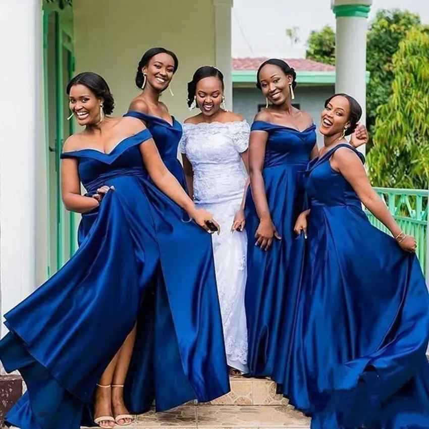 2024 Royal Blue Pas Cher Robes De Demoiselle D'honneur De L'épaule Côté Split Pays Longue Robe D'invité De Mariage Satin Plus Taille Robes De Soirée De Mariée