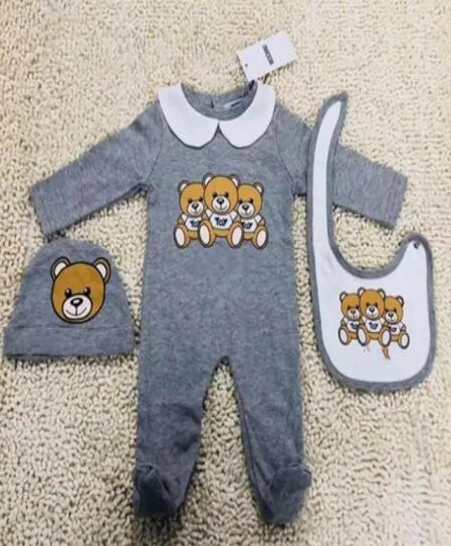 Nowonarodzona marka mody Zestaw dziecięcy Zestaw Ślicznych niemowlęcia chłopców Letter Romper Baby Girl Bibs Cap Stroje Sets1507526