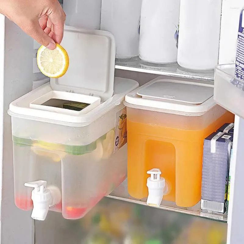 Бутылки с водой 4L Пластиковый холодильник диспенсер - удобное и просторное устойчивое устойчивость к температуре.