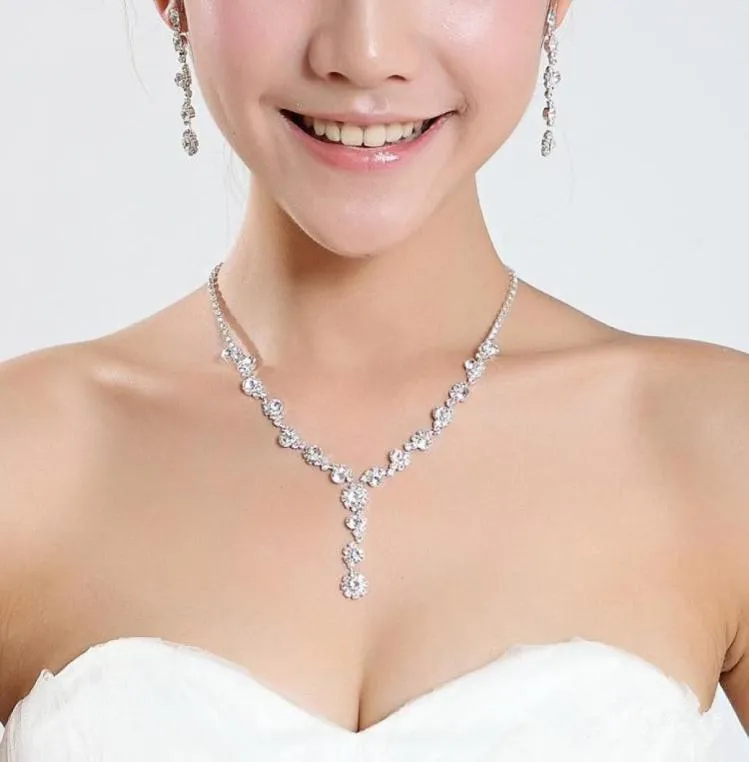 2022 Crystal Rhinestones Wedding Biżuteria Moda Srebrny Naszyjnik Błyszczące kolczyki dla narzeczonej druhny kobiety Bridal A7470516