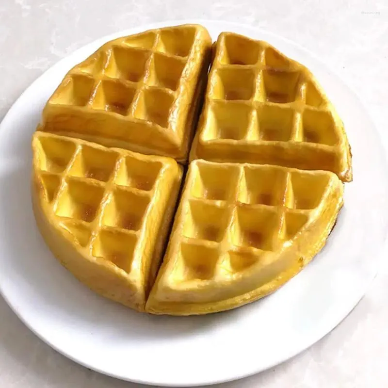 Dekorativa blommor Artificial Fake Cake Food Simulation Realistic Imitation Faux Waffle Pastries Dessert för Display Props Model