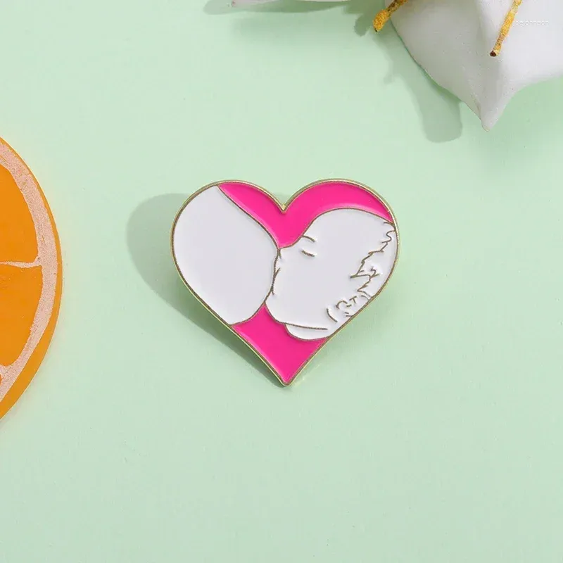 Brooches Creative Pink Heart Breastfeeding Enamel Pin Maternal Love Metal Brooch Lapel Backpack Badge Jewelry Gifts Wholesale