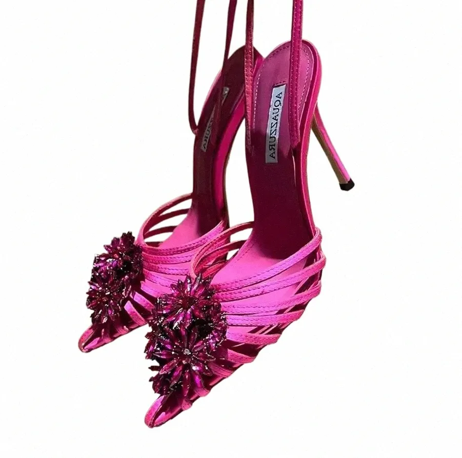 Aquazzura Crystal Margarita Escarpins à talons 105 mm Fleur Nero Décoration strass Chaussures habillées à talons hauts Bouts pointus Bride à la cheville Sandale à talon aiguille p 06TL #