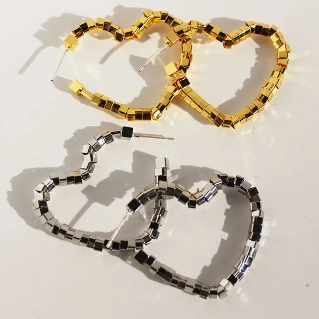 Örhängen designer för kvinnor 925 Sterling Silver Hoop Metal Square Beaded Heart Earrings Stud för festbröllop smycken