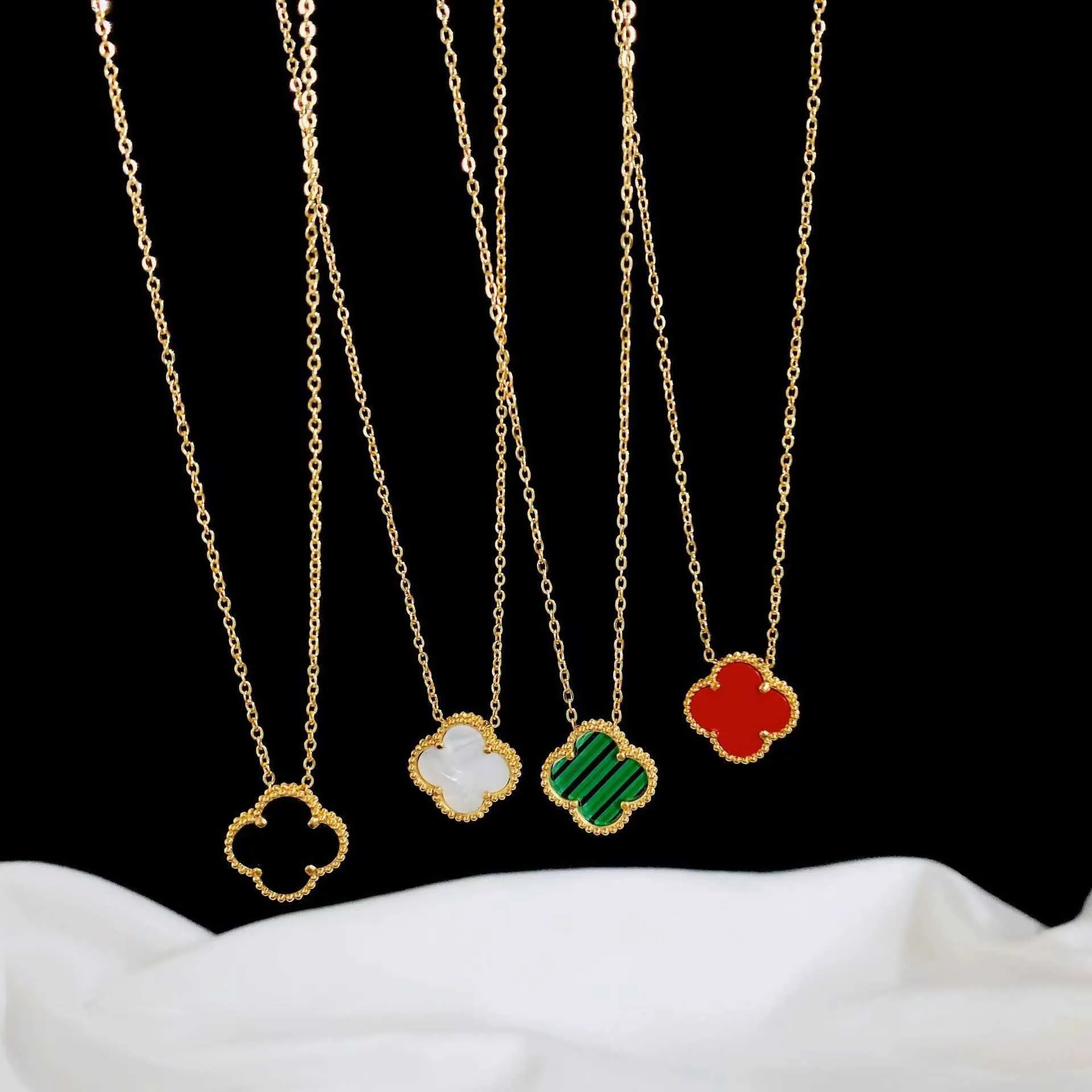Van Fashion Flowers Four-Leaf Clover Necklace Women Link Chain Halsband Designer smycken