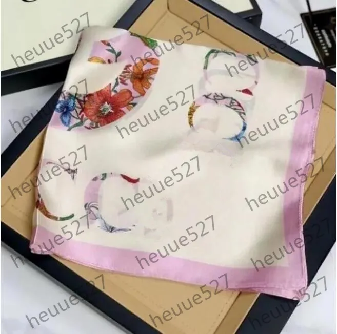 22 1Style Silk Scarf Head Scarfs For Women Winter Luxurious Scarf High End Classic Letter Mönster Designer Shawles Ny gåva Lätt att matcha mjuk beröring över 70-90 cm