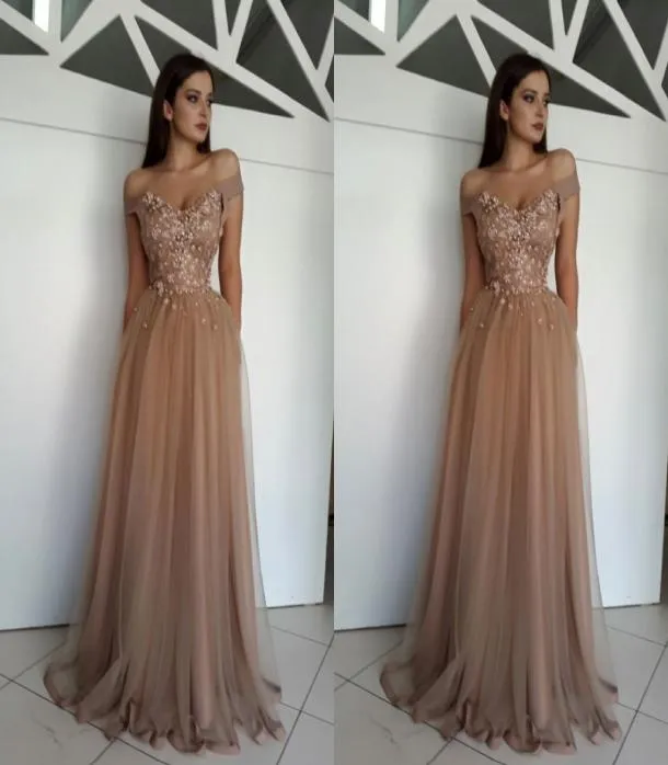 2018 Elegant Off the Shoulder Evening Dresses Flowers Pearl Tulle golvlängd Brun Formell aftonklänningar Dragkedja Up4071659