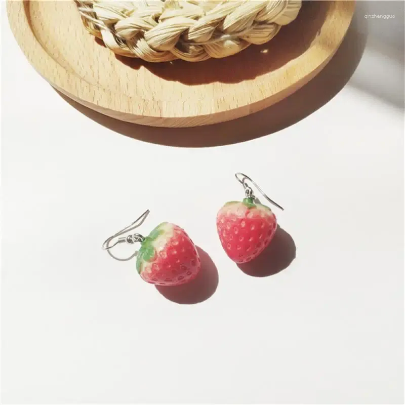 Rückenohrringe 2 Stück Erdbeere süßes Mädchen Ohrclips ohne Loch koreanische Persönlichkeit für Frauen Manschettenset Trend Schmuck Geschenk