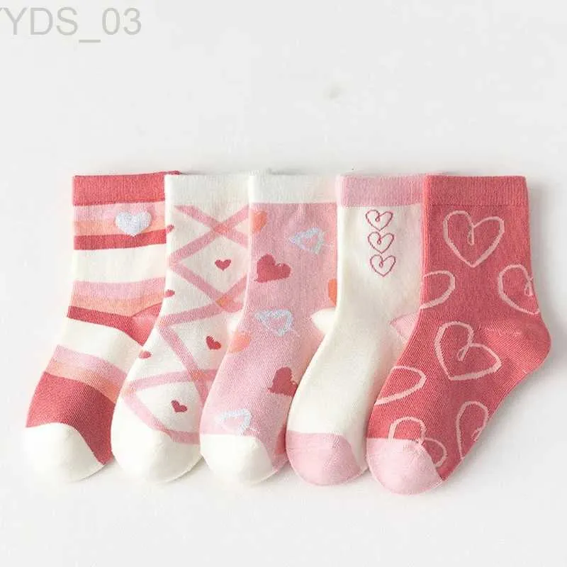 Детские носки 5 пар/лот Детские мягкие хлопчатобумажные носки Корейские носки с цветочным принтом и сердечками для маленьких девочек Осень-зима Теплые детские носки среднего размера YQ240314