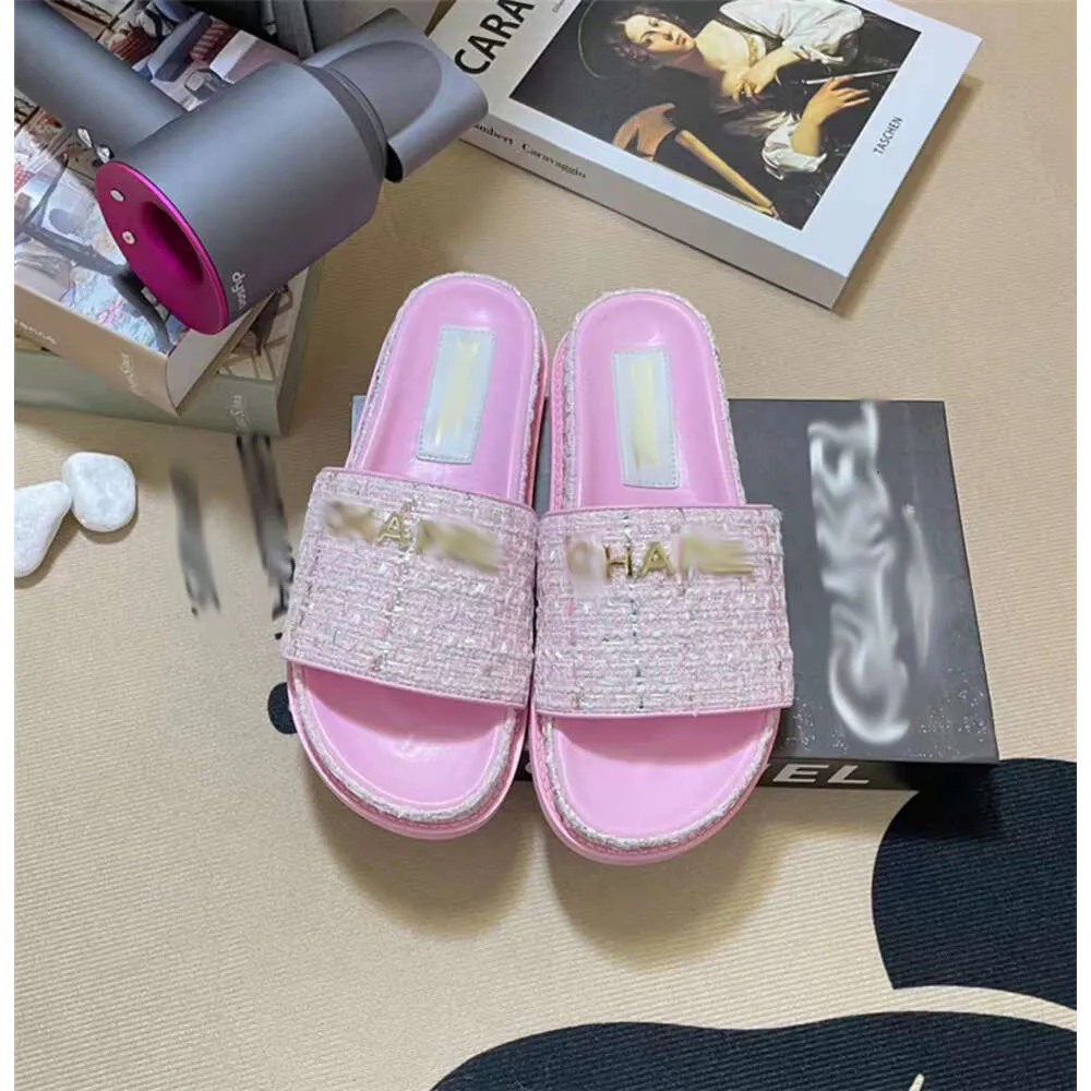 Designer Sandals Channel Casual Slippers Stock Small Slippers For Women Are Flat Bottomed Metal Buckle Cloth Surface Slippers