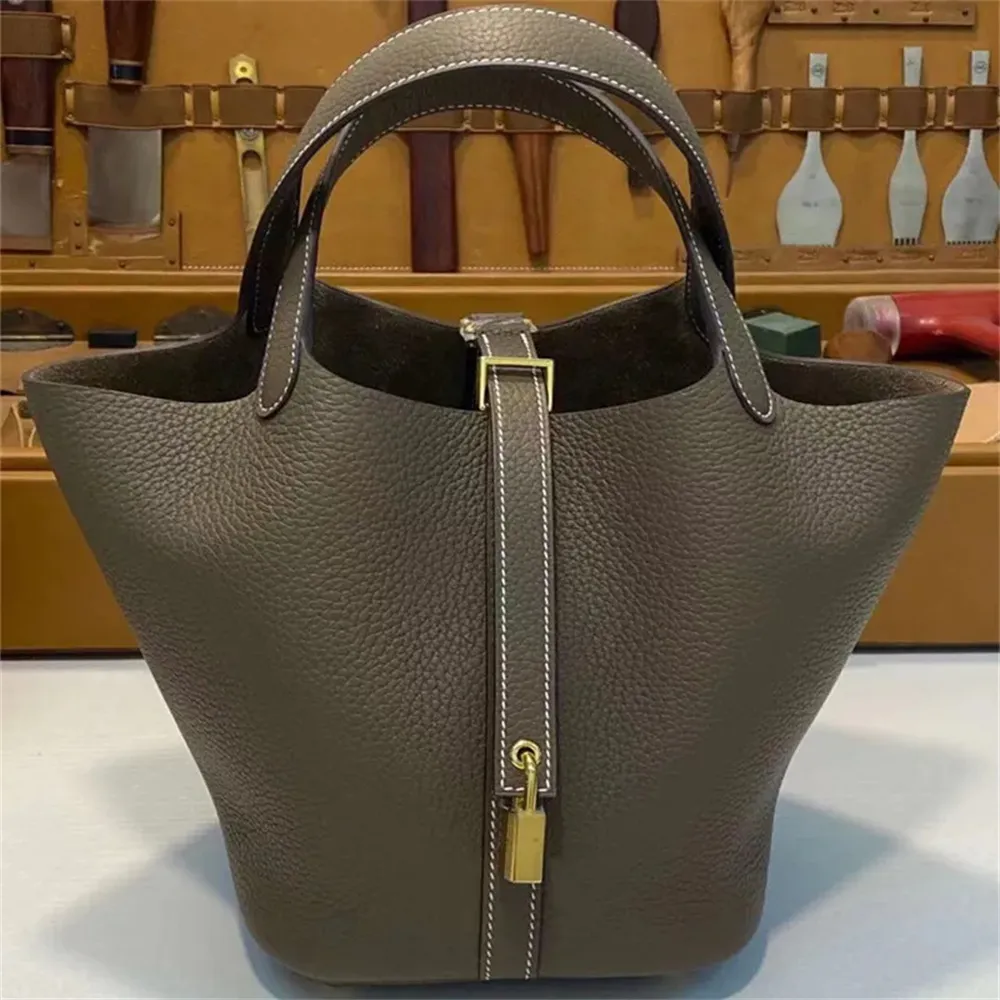 10A New Top Leather Women's Bags Handmade Waxed Thread Designer Shoulder Ing Bucket Shopping Bag Classic Fashion Retro British Style Brand .c111