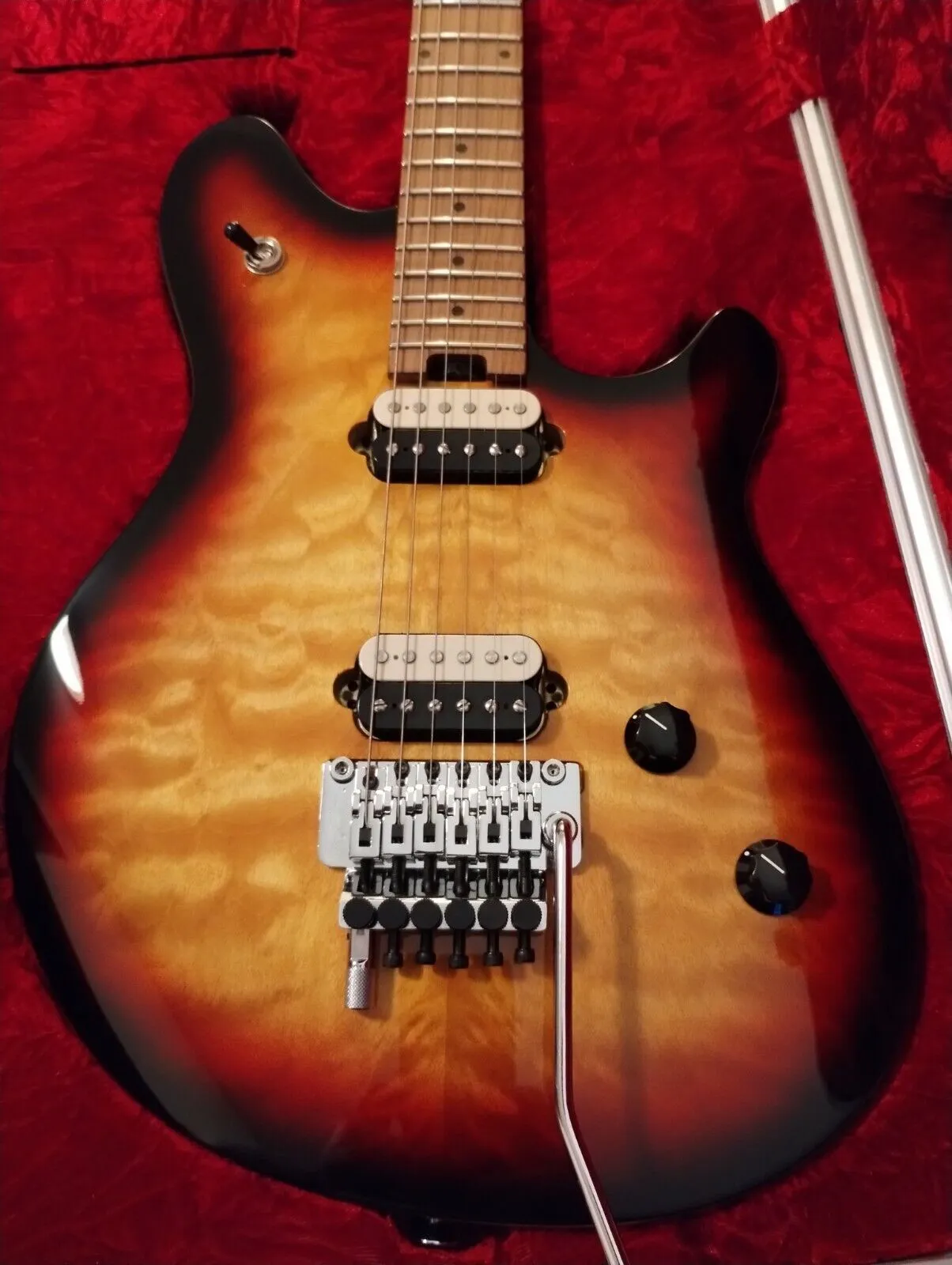 Chitarra Sunburst standard a 3 toni come la chitarra elettrica nelle immagini