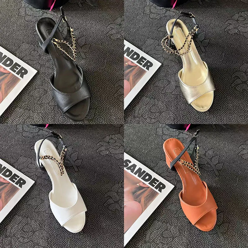 2024 Femmes Designer Luxe Pure Couleur Sandales à talons hauts Mode Cuir classique Casual À l'extérieur de la chaîne en métal élégance Chaussures dame sexy talon à lanières sandales tailles 35-40