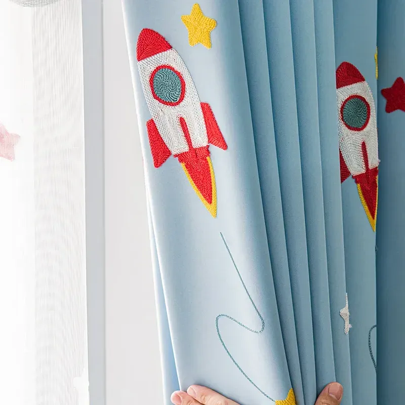 Zasłony kreskówki rakieta statek kosmiczny wydrukowana zasłona dla dzieci dzieci zaciemnienie żłobka niebieska kosmiczna przestrzeń francuskie żaluzje okna ZH416C