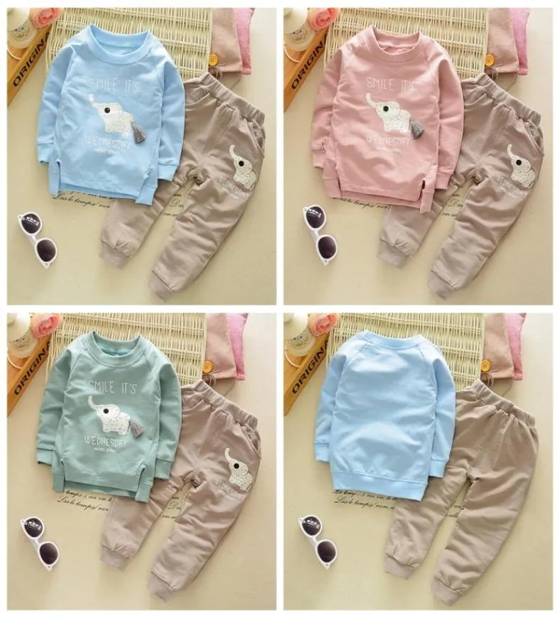 Set di vestiti autunnali per neonato cartoni animati a maniche lunghe tshirtpants 2 pezzi set di abbigliamento per abiti da bambino per bambini9525290