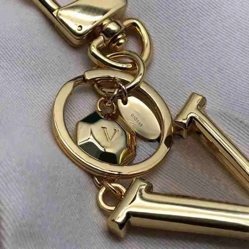 Designer Luxury Designer Keychain Fashion Letter Form Pendant Keychains Fashion Gold Keys Buckle Mens Womens Bag Ornament High Quality EN88