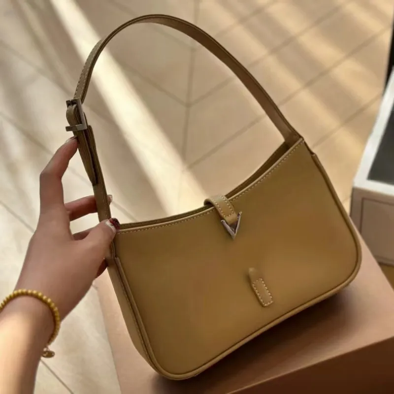 Женская сумка по кроссу с короткой ручкой Tote Luxury Ladies Alward Anwarm Sag имеет простой внешний вид и прекрасный логотип бренда с премиальными HDMBags