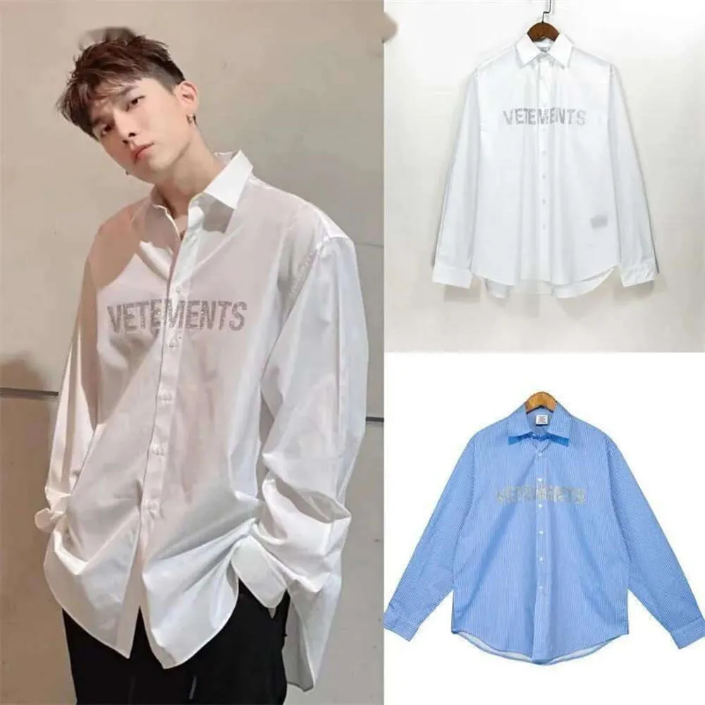 VETEments Stampa abbronzante Lettere Camicia a maniche lunghe a righe blu Camicia ampia oversize con colletto a punta da uomo e da donna 730