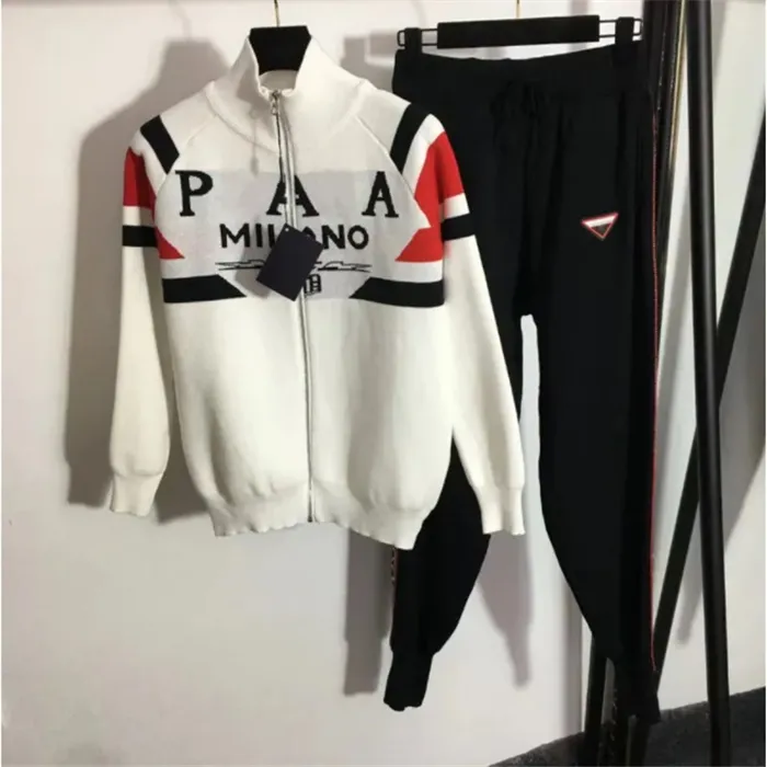 24SS Womens Tracksuits Designer Tracksuits Kvinnor Ställ höst och vinter ny långärmad casual kvinnors slitage Högkvalitativ ren bomullstickad kläder