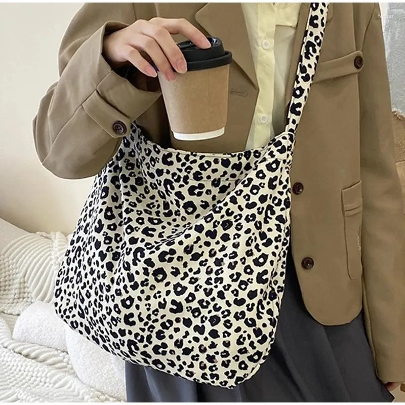 Bolsas de ombro Pequenas estampas de leopardo Bolsa de compras de grande capacidade Cross-body Canvas Travel Design personalizado