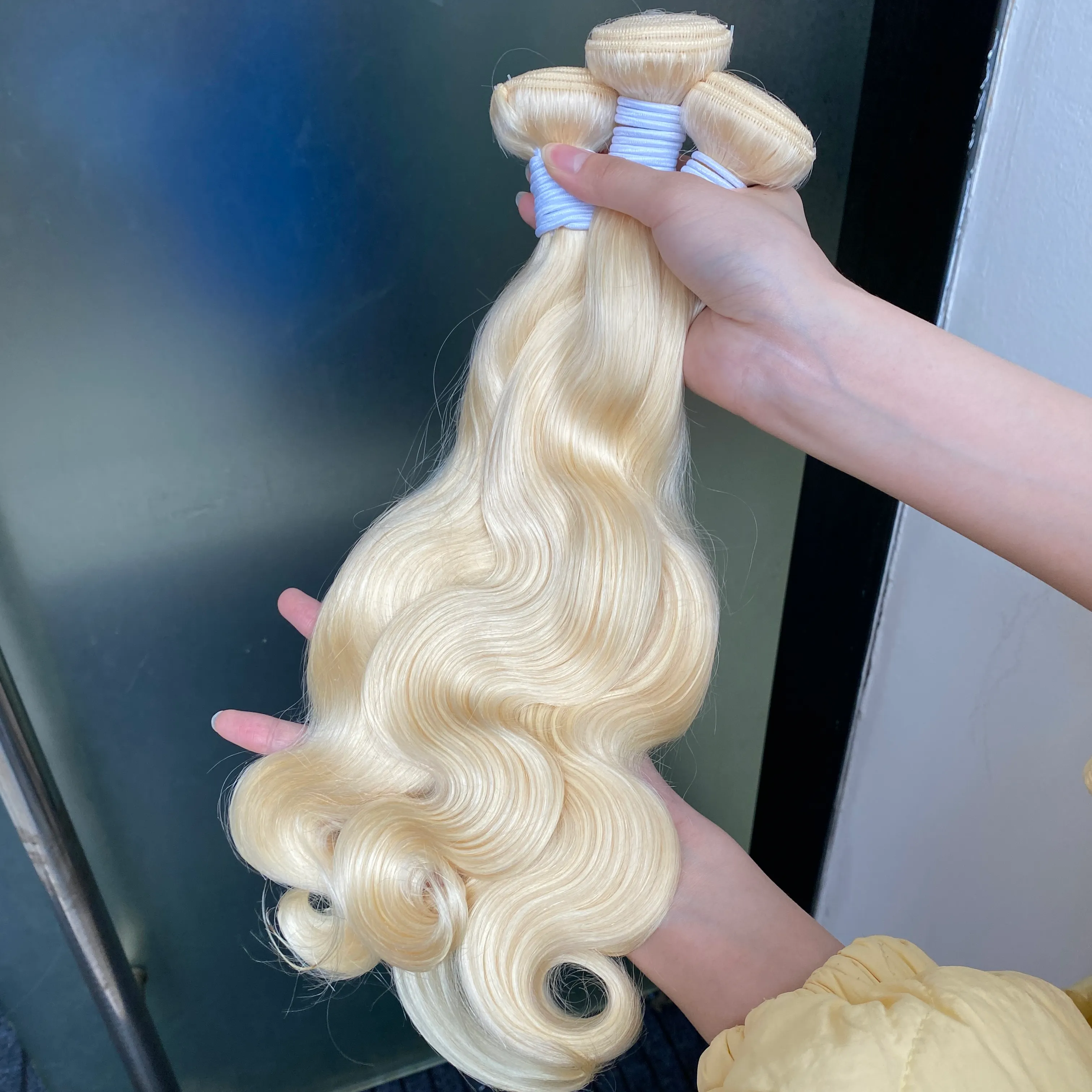 3 bundles of Vietnam remy human hair. Wavy (NW1) natural bundles human hair remy double – Vietnam  main image 2
