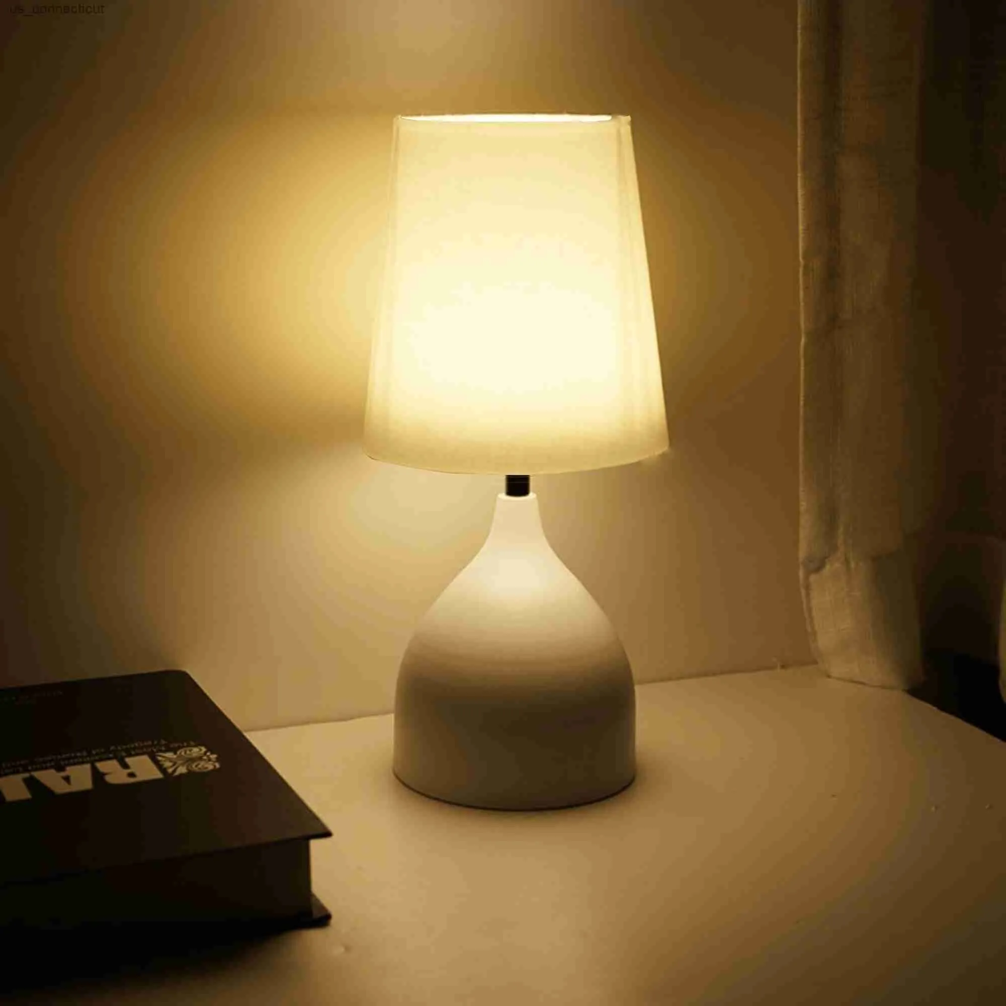 Bordslampor 1 st romantiskt varmt nattljus för sovrum - kreativ sängbordslampa