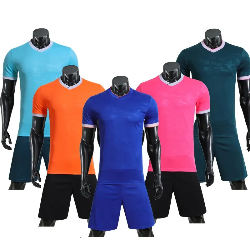 -23 saison conception jeunesse et adultes maillot de football 100% Polyester Kit de maillot de football pour hommes et femmes 240307