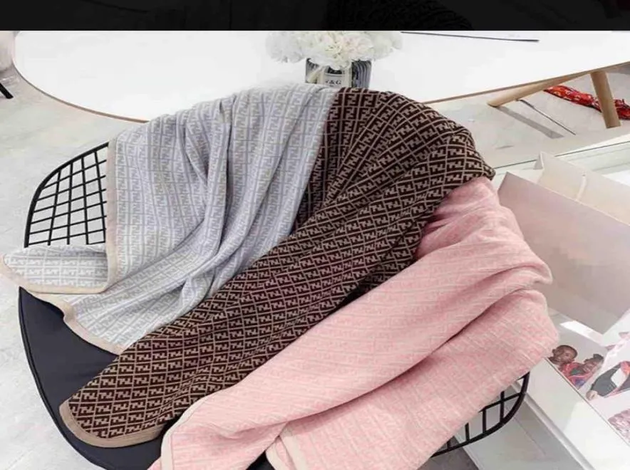 Cobertores de designer de moda para presentes recém-nascidos Cobertor de designer de algodão vem com saco de presente de papel Embalagem Designer de qualidade Baby Stuf6466718