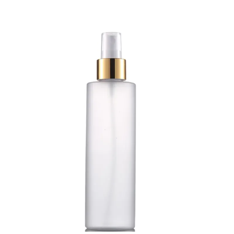 Bouteille de brouillard de pulvérisation en plastique PET épaule plate 200 ml 150 ml 100 ml pompe à collier en or avec couvercle vide cosmétique conteneur rechargeable atomiseur bouteilles de parfum