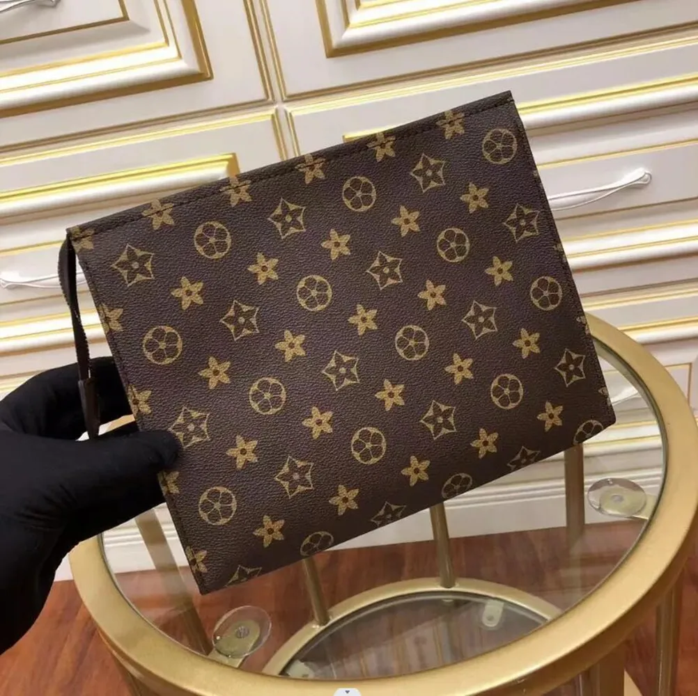 luxurys Designer bag womens mens Leather Pochette bag Travel Toiletry Pouch 26 cm Purse Makeup bags Clutch Bags Waterproof Cosmetic Cases wallets