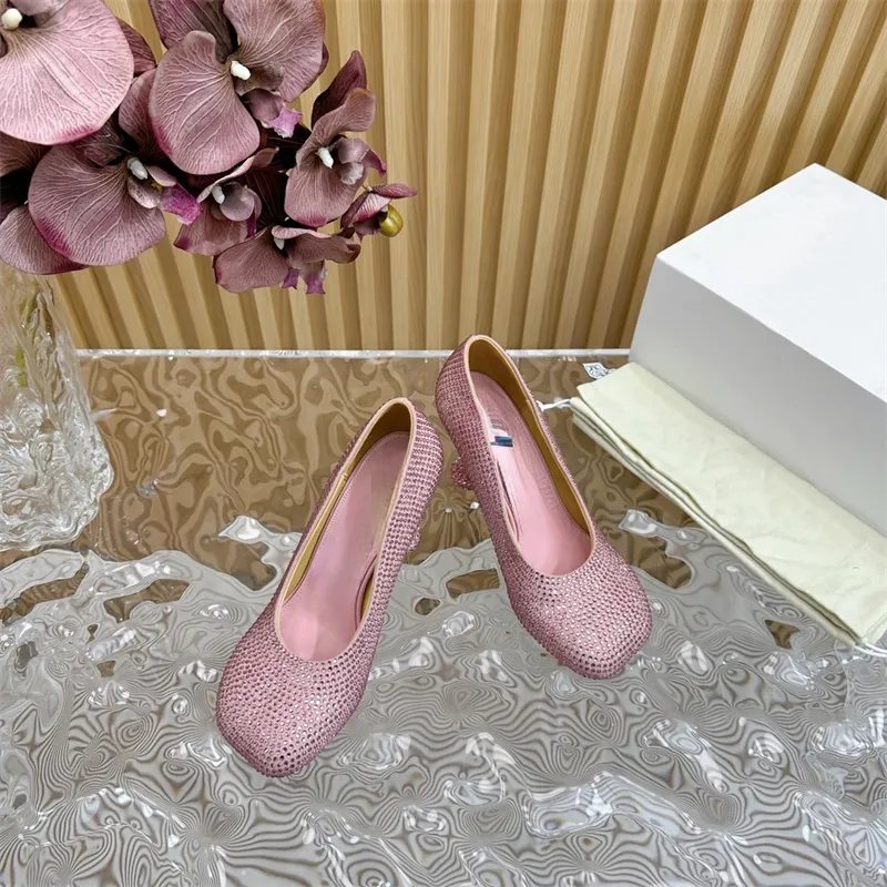 Top Loeweelies Diamond Pumps Женская высококачественная дизайнерская обувь мода Shiny Wrinestone Кожаные высокие каблуки Sandals Show Trap