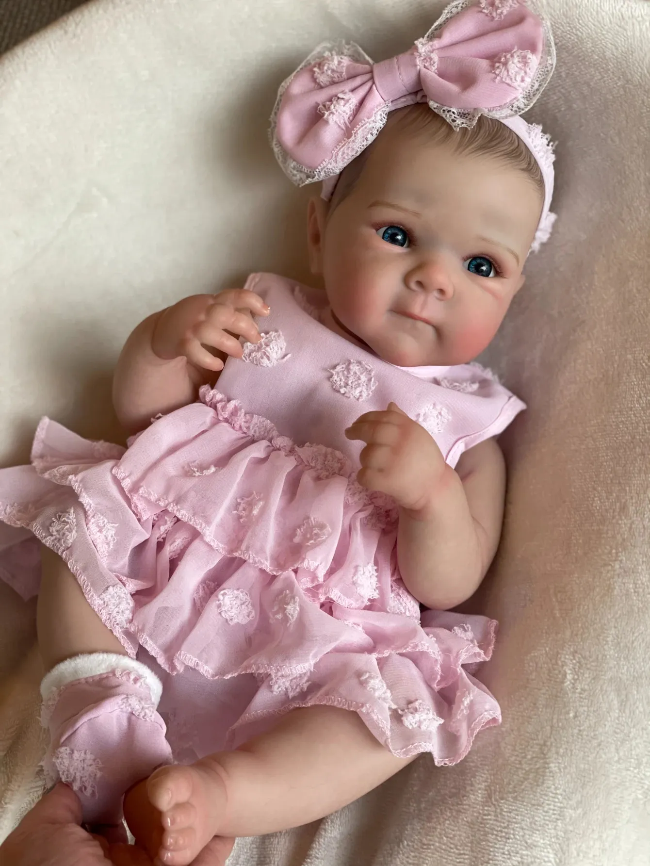 18 -calowa Bettie Full Body Soft silikonowa dziewczyna Reborn Baby Doll z malowanymi realistycznymi włosami Bebe Toys 240304
