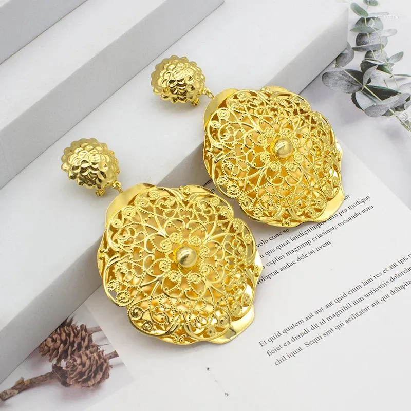 Dingle örhängen Bohemian Drop Hollow Out Flower Golden Big Fashion Jewelry Accessories Stora Style Earring for Women Gift