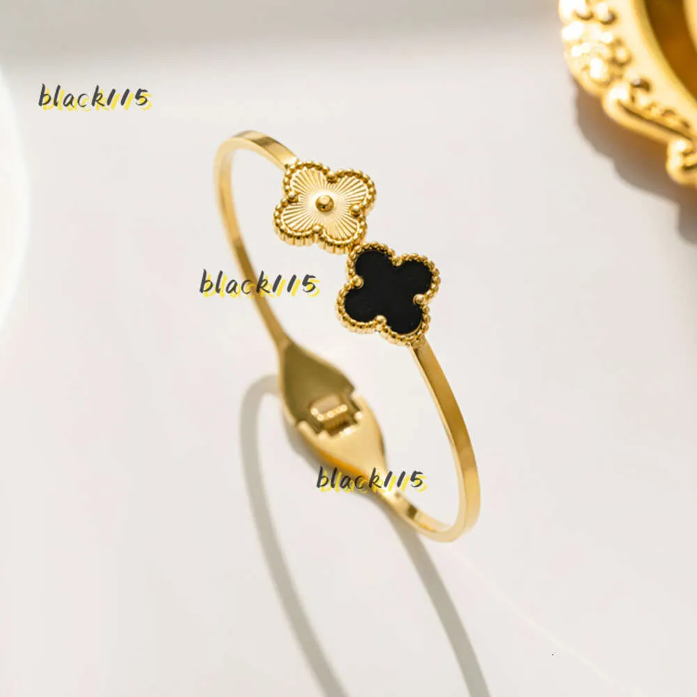 Bangle Designer Armband 4/Four Leaf Clover Bangle Jewelry Open-End Armband Märke 18K Gold Plated Women Smycken Armband Lady Party Armband Smyckesgåvor 2024