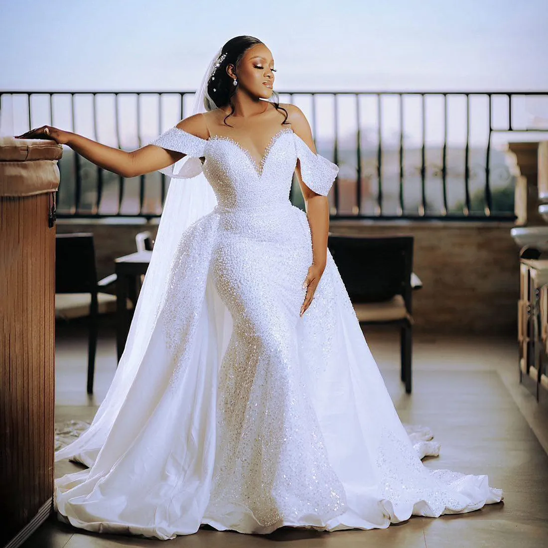 2024 Plus Size Mermaid Wedding Dress for Bride With Detachable Train Bridal Gowns Illusion Sheer Neck Sequin Lace Wedding Gowns for African Nigeria Black Women NW148