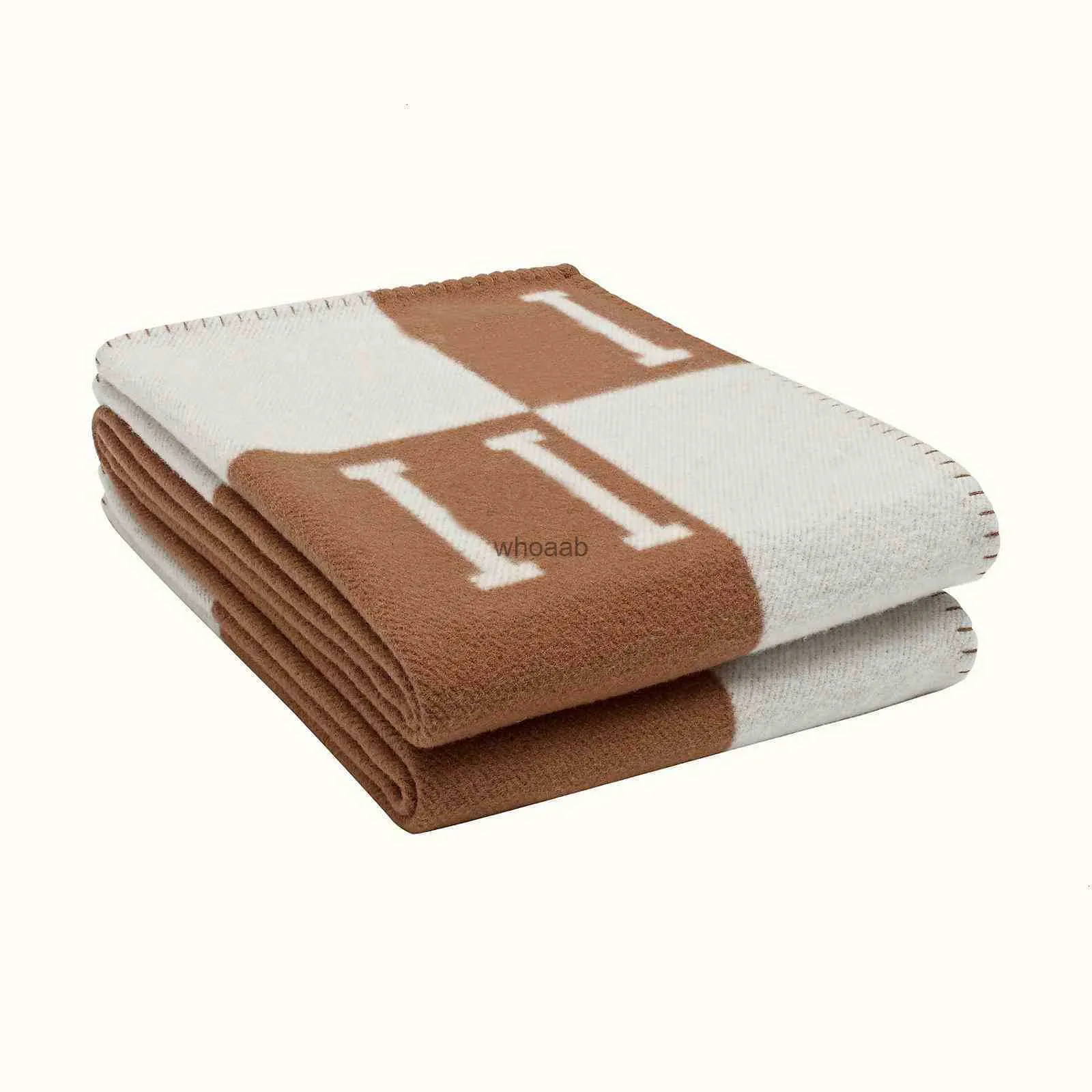 Cobertores Letra Cashmere Designer Cobertor Macio Lenço de Lã Xaile Portátil Espessamento Manta Sofá Cama Fleece Cobertor de Malha 135-170cm 240314