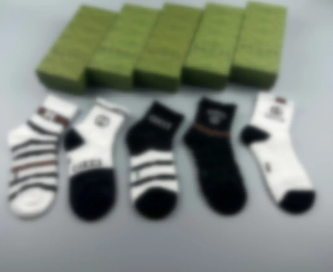 Erkek Kadın Tasarımcı Çorap 5 Çift Lüks Klasik Mektup Sonbahar Kış Pamuklu Ekose Çoraplar Spor Dört Mevsimler Orta Tüp Çorap Çift Kalite 2024