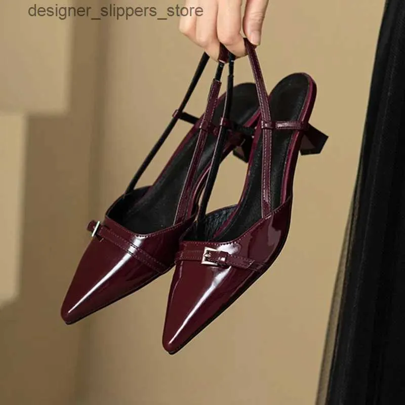 Sandały wskazane palce seksowne środkowe buty na imprezę damską Sandały projektanty letnia marka pompowa puszka z tyłu butów sukienka sukienka 2023 NOWOŚĆ Q240314