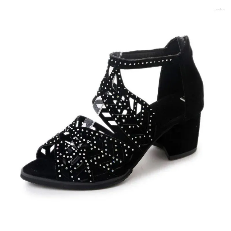 Sandaler Style Women Summer Rhinestone Hollow Out Faux Leather Thick Heel Zipper Shoes 2024 SEXY PLUS STORLEK DAMER